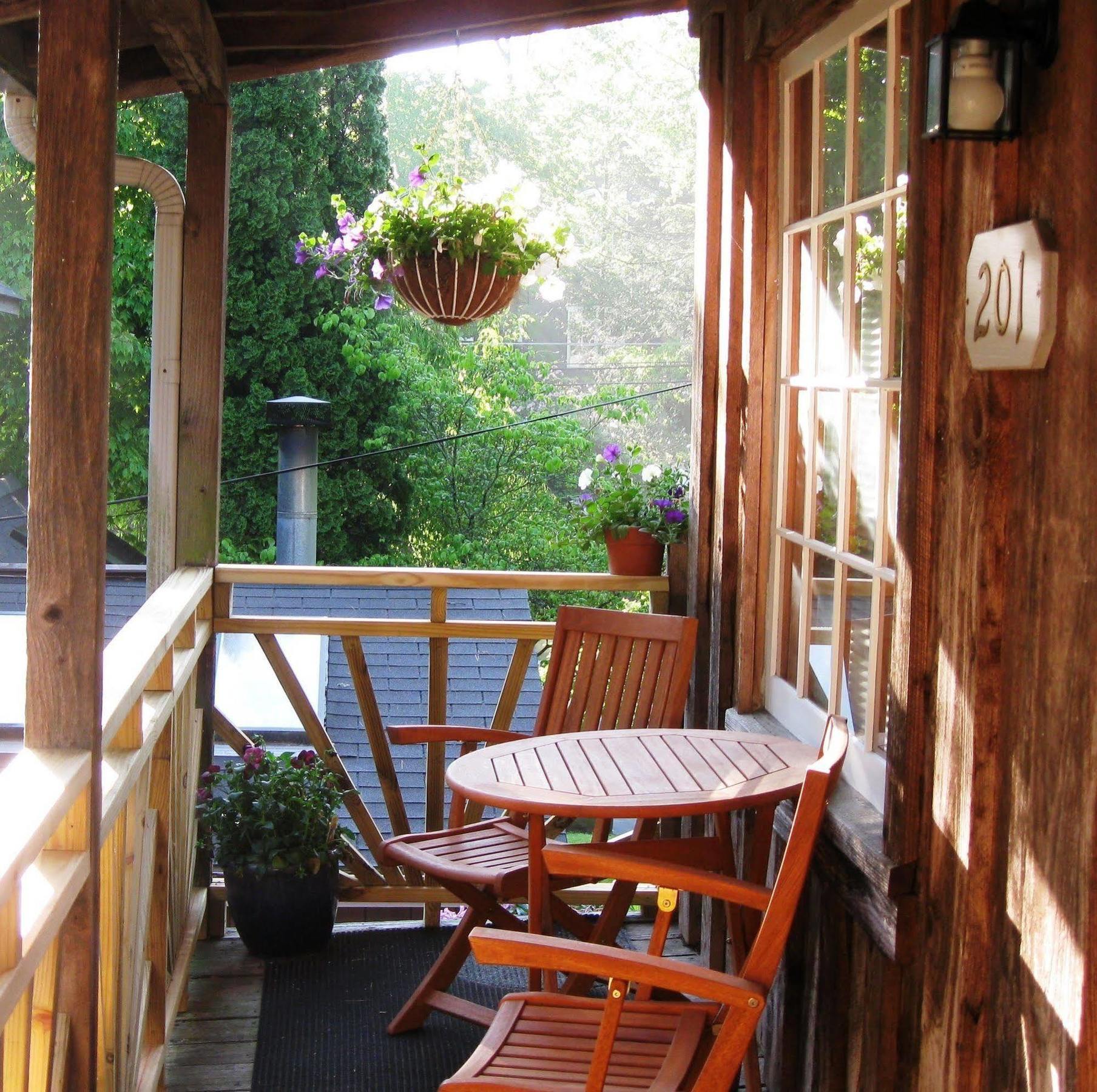 Outpost Inn Highlands Exterior photo